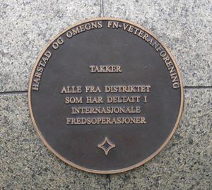 Fredsmonumentet i Harstad 2.jpg