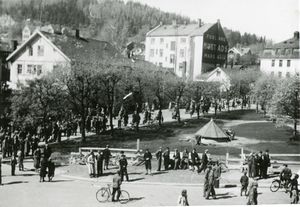 Fredsvåren 1945 Gjøvik.jpg