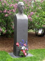 Byste av Nansen i Universitetshagen i Oslo, utført 1921 av Kai Nielsen, sto tidligere ved Oslo rådhus. Foto: Stig Rune Pedersen