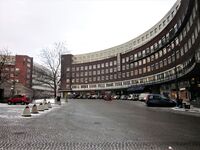 Fridtjof Nansens plass sett fra Hieronymus Heyerdahls gate. Nr. 6 midt i bildet. Foto: Stig Rune Pedersen