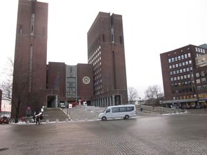 Fridtjof Nansens plass Oslo des 2012 2.jpg
