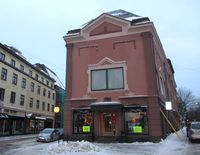 Frimurerlosjen i Tønsberg, tegna av Helga Brat og oppført 1924/25 i nordisk nybarokk. Foto: Stig Rune Pedersen (2012)