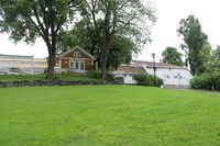 Gårdsanlegget sett fra vest. Foto: Chris Nyborg (2013)