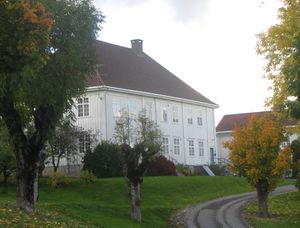 Frogner prestegård Lier 2012.jpg