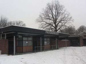 Frognerbadet inngangsparti 2012.jpg