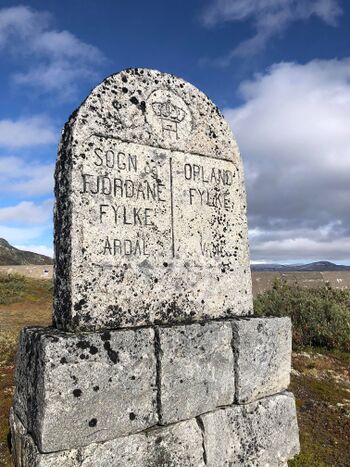 Fylkesgrense Sogn og Fjordane Oppland.jpg