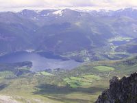 Fyrde med omliggande bygdelag og seks setrar sett frå Lissjeeidskyrkja 2005