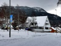 Fyresdal Sparebank sett frå nordvest 2021. Foto: Tore Samuelsen