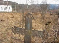 Motiv fra den eldste delen av Veggli kirkegård, som ikke lenger er i bruk, men med enkelte bevarte gravminner fra 1800-tallet. Foto: Stig Rune Pedersen