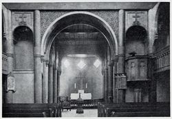 Interiør, sett mot koret. Frå Wladimir Moe sin bok Gamle norske kirker, utgjeve 1922.