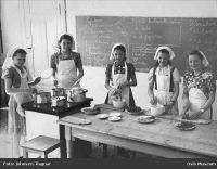 Skolekjøkkenet omkring 1950. Foto: Ragnar Johnsen