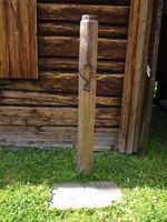 Gapestokk med halsklave. Stiklestad nasjonale kultursenter (folkemuseet). Foto: Siri Iversen, 2011