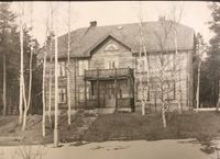 Gardar som nybygd distriktslækjarbustad. Foto: Olav S. Nylid