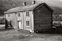 13. Gardmo Nordigard, Oppland - Riksantikvaren-T124 01 0145.jpg