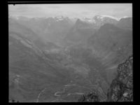 29. Geiranger, utsikt fra Dalsnibba - no-nb digifoto 20150128 00068 NB MIT FNR 21667.jpg