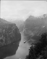 24. Geiranger - no-nb digifoto 20150107 00197 NB MIT FNR 20545.jpg