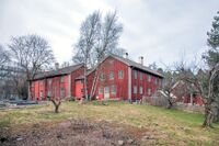 Geitmyra hovedgård ligger inne på Nordre Gravlunds område, lengst nord i bydelen. Foto: Leif-Harald Ruud (2014)