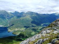 Geitvik Langvatn juni 2009, sett frå Middagshornet‎ ‎