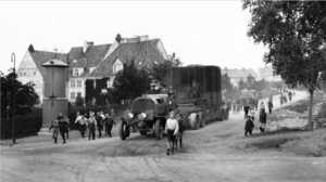 Gigant traktor ved Singsaker skole.png