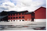 Gimle skule 2011 vart bygd 1947 som fyrste del av eit større kompleks.