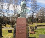 Bergsliens byste av teolog Gisle Johnson (1822-94) på Vår Frelsers gravlund. Foto: Stig Rune Pedersen