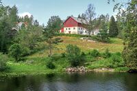 Ved en vik i Langen ligger Slora, som har fortid både som feriehjem og kristent leirsted. Foto: Leif-Harald Ruud