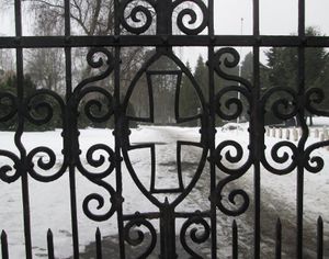 Gjerdeport ved Vestre gravlund i Oslo 2013.jpg