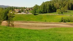 Den nedtappede dammen sett mot Gommerud. Foto: Pål Giørtz (2018).