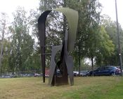 Stålskulpturen Skulptural Front ved Godlia skole (1970). Foto: Stig Rune Pedersen