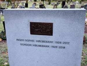 Gordon Hølmebakk gravminne.jpg