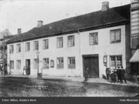 Asylet omk. 1910, da det ble drevet arbeidshjem og aldershjem der. Foto: Anders Beer Wilse