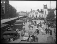 195. Grønlands Torv, Torvdirektøren - no-nb digifoto 20160211 00009 NB NS 001125A.jpg