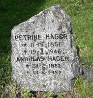 Petrine og Andreas Hager, husmannsparet som kjøpte plassen Hager i 1911 og ble selveiere. Foto: Tor Olav Haugland (2020).