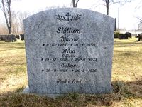 Gravminnet til Nina, Oskar og Bjarne Slåttum (Hoff kirkegard).