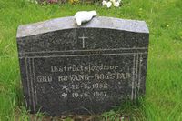Gravminne, jordmor Gro Røvang-Rogstad (1888-1967), Hovin kirkegård. Foto: Tore Johansen