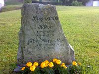 Håkon Lundstein var lærer, men det står ikke på gravsteinen.