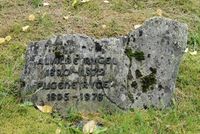 Alvilde og Eugene Rygels gravminne, en naturstein. Foto: Trond Nygård (2020).