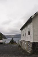 Gravdal skule med utsikt mot Kvalheim.