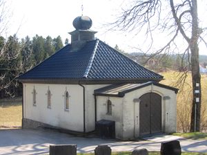 Gravkapell ved Lørenskog kirke 2014.jpg