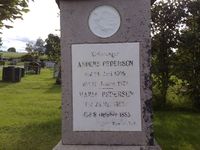 Lærer/kirkesanger Anders Pedersen (1806–72) og kona Maria (1807–85). Foto: Trond Nygård (2012).