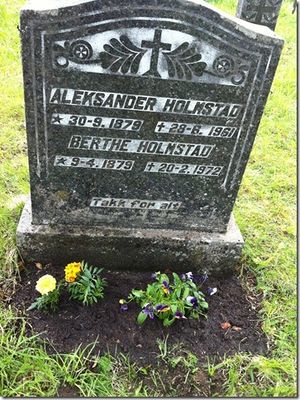 Gravminne Aleksander Holmstad.jpg