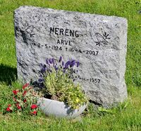 Gravminne over Arve Nereng, fabrikkarbeider og hjemmefrontveteran. Foto: Tor Olav Haugland (2023).