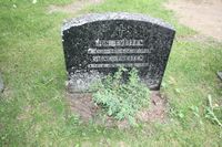 Gravminne Jon og Signe Tveiten. Veum kyrkjegard 2009