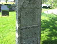 Gravminnet over kinobestyrer, handelsmann, lyriker og fotograf Nils Tomte (1866–1920). Foto: Stig Rune Pedersen (2012).