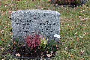 Gravminne Tord og Hild Godal Domkirkegården Trondheim.JPG