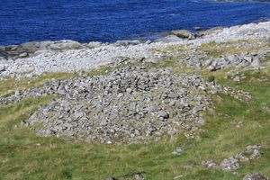 Gravrøys i Strandgravfeltet på Løsetstranda.jpg