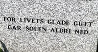 For livets glade gutt går solen aldri ned. Gravskrift fra Vestre gravlund.