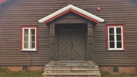 Inngangspartiet. Foto: Pål Giørtz (2015).