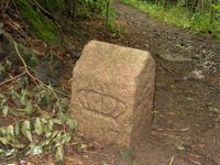 Grensestein nr. 17 står like nedenfor utkikkspunktet ved Valhallveien. Foto: Stig Rune Pedersen