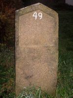 Grensestein nr. 49 mellom Drammen og Skoger ved 1870-grensen, i dag ved Hans Tordsens gate 48. Foto: Stig Rune Pedersen